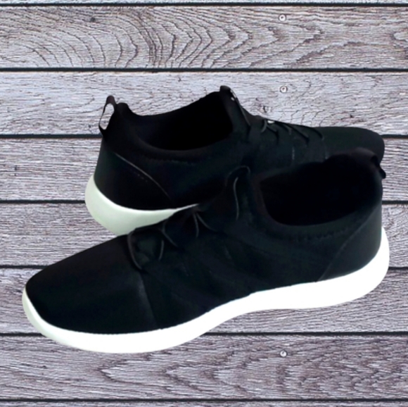 NEW sneakers size 6 black with elastic across front - Picture 2 of 8